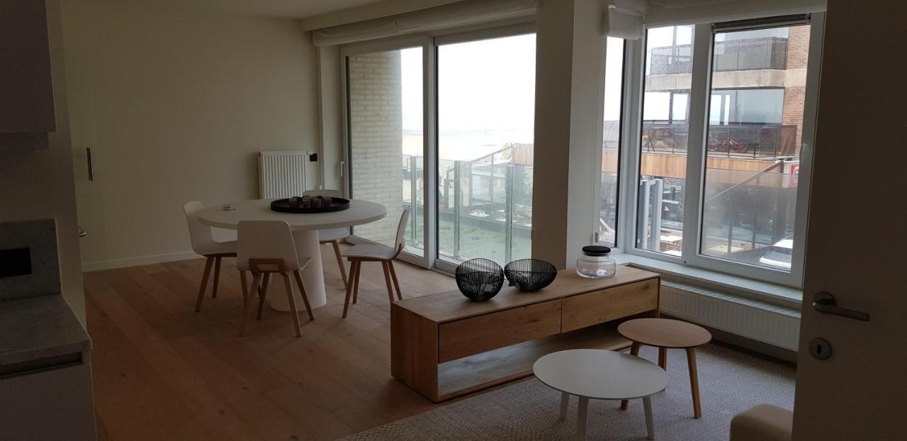 Koksijde Zeedijk La Digue 102 Appartement Met Garage - Lateraal Zeezicht Exterior foto